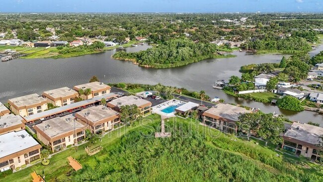 Building Photo - 10192 Seminole Island Dr