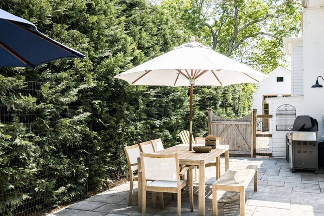 Building Photo - 11 Montauk Ave