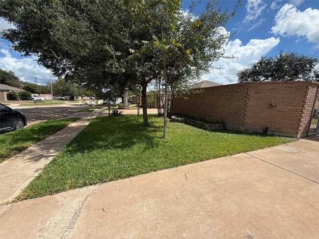 Building Photo - 16103 Camino Del Sol Dr