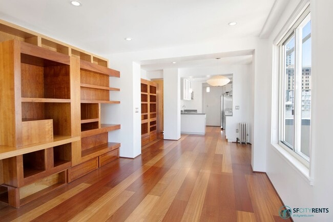 Building Photo - Union Square: Remodeled 1 Bed 1 Bath Corne...
