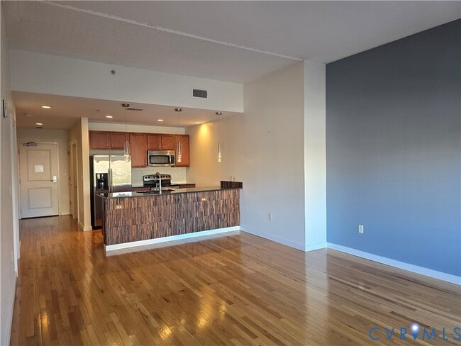 Building Photo - 230 N 6th St