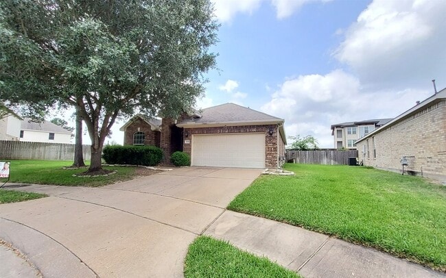Building Photo - 25047 Lenora Dr