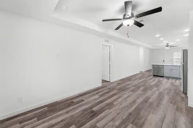 Building Photo - 3182 Oleander Ave