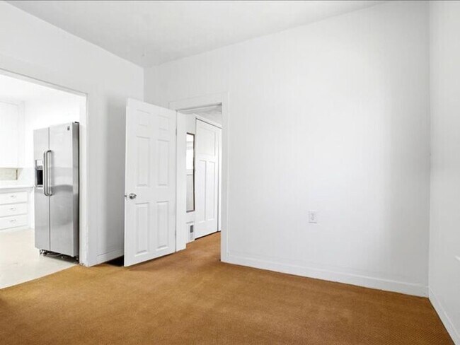 Building Photo - Poplar Grove 2 bedroom 1 bath, fenced