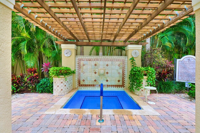 Building Photo - 630 S Sapodilla Ave