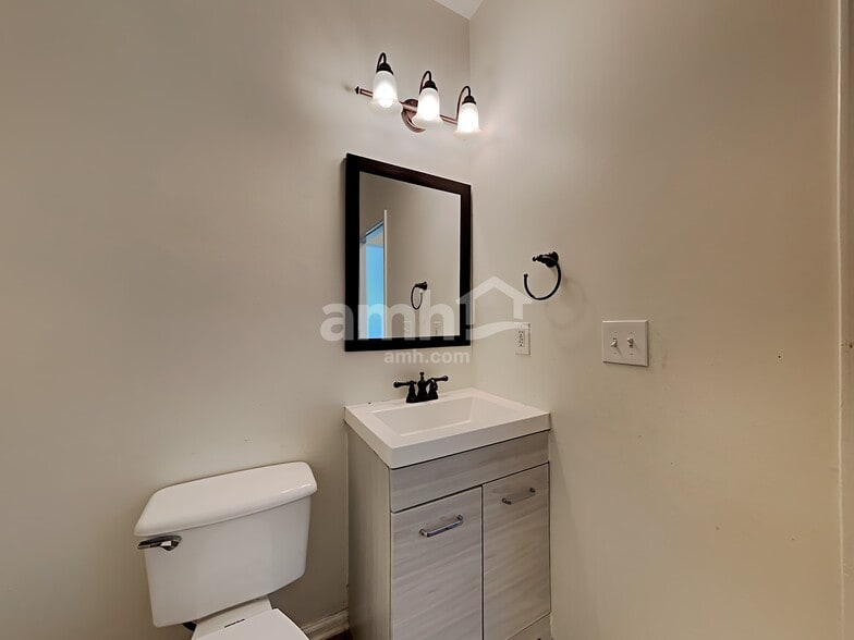 Building Photo - 5810 Stephens Mill Dr