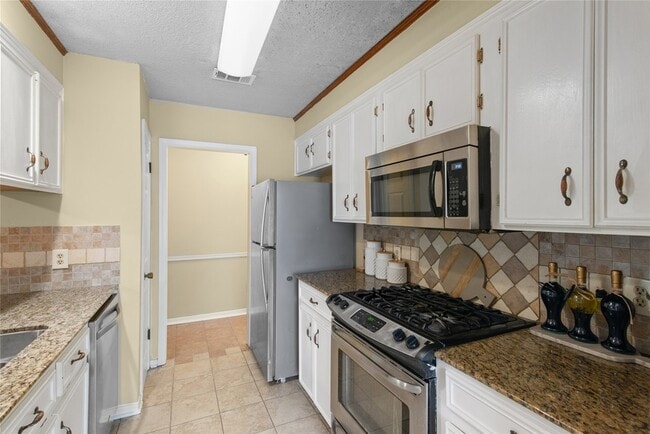 Building Photo - 2526 Downs Cir