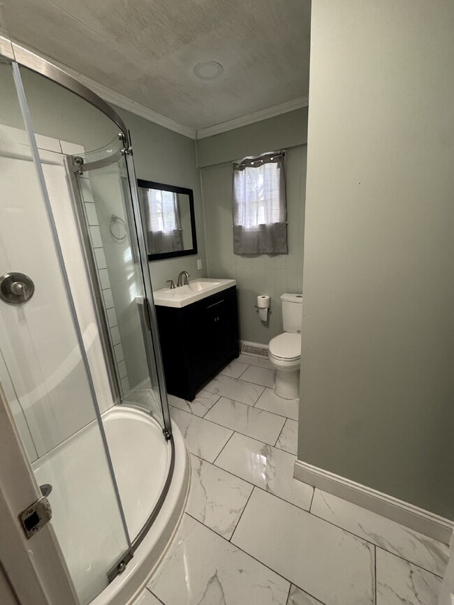 Building Photo - Updated home in Pendleton - Fenced in Yard (Pet Friendly)