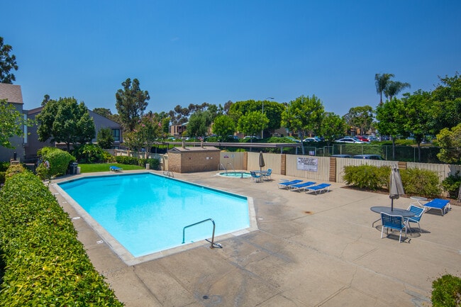 Building Photo - 9209 Village Glen Dr