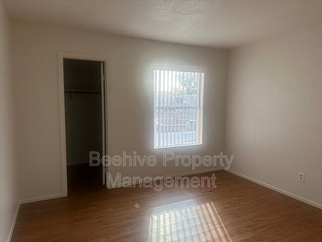 Building Photo - 1342 W Emerald Ave