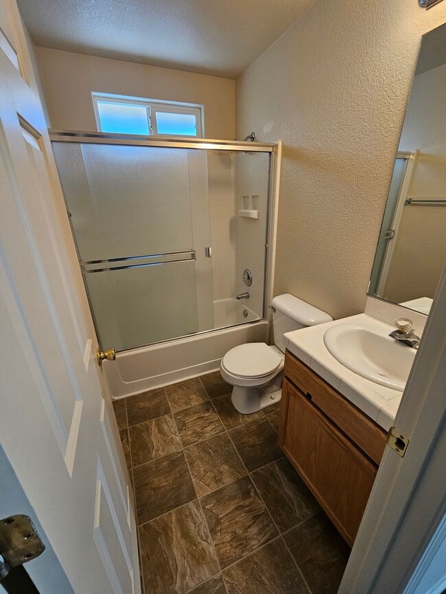 Building Photo - 3 Bedroom, 2 Bathroom Home in Fernley