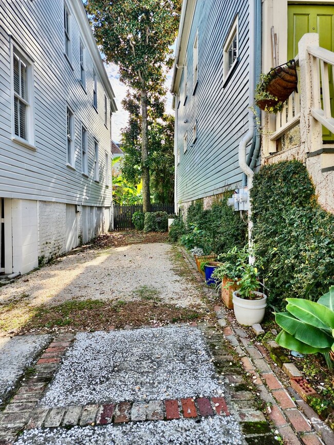 Building Photo - Beautiful, historic home just steps away f...