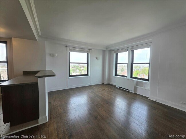 Building Photo - 15 E Kirby St