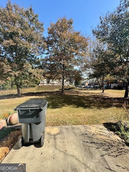 Building Photo - 3871 Pleasant Oaks Dr