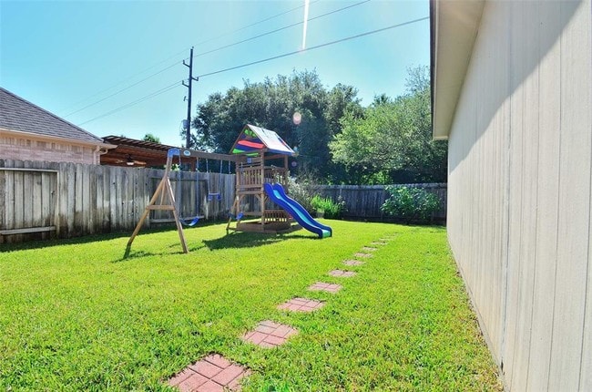 Building Photo - 20919 Field Manor Ln