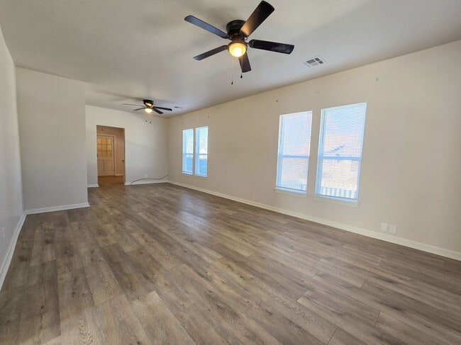 Building Photo - 1224 N Market Ave