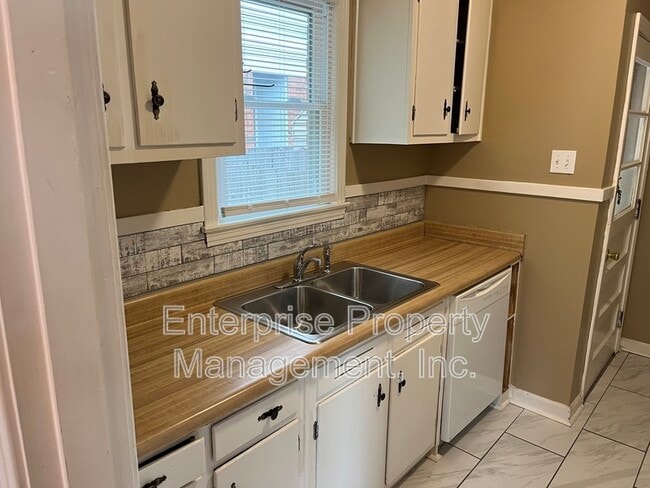 Building Photo - 3938 Brennan Dr