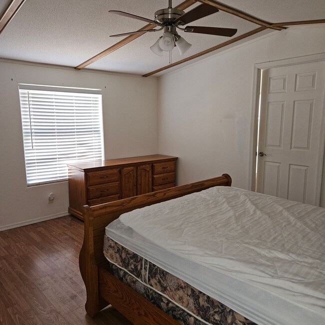 Building Photo - Furnished 2 bedroom, 2 bath available now