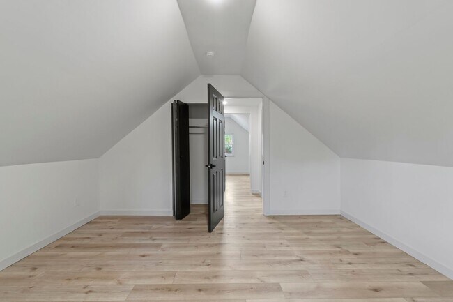 Building Photo - READY NOW!! FULLY RENOVATED 3 Bedroom in PENN HILLS