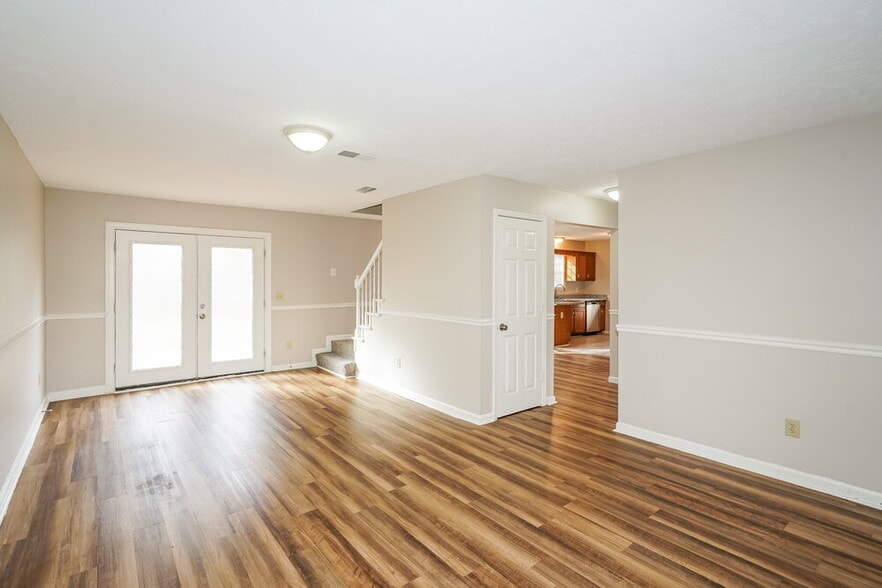 Building Photo - 315 Pine Ridge Ln