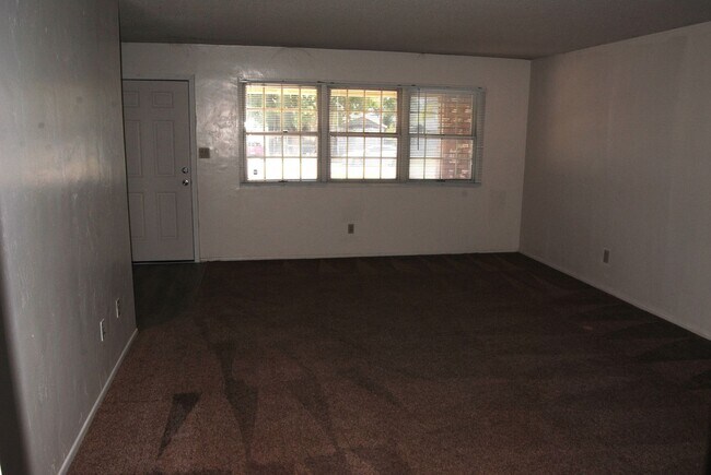 Building Photo - 200 Douglas St