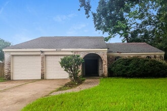 Building Photo - 2703 Wood River Rd