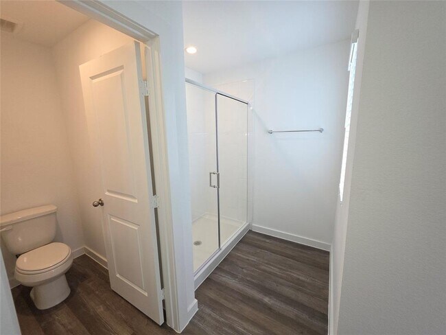 Building Photo - 3013 La Latina Dr