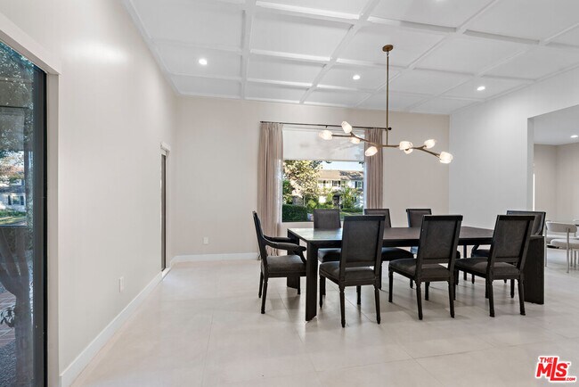 Building Photo - 201 S Bedford Dr