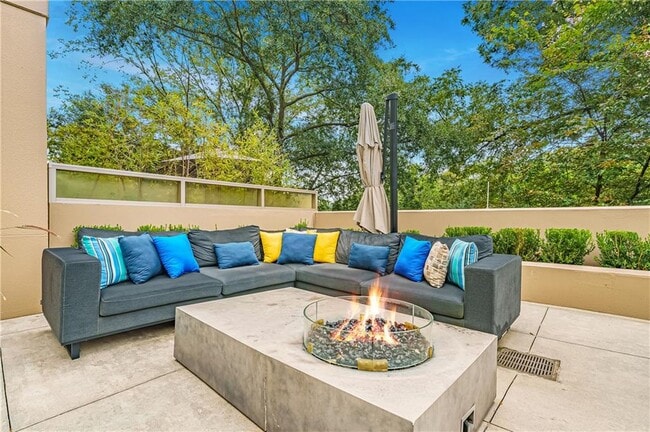 Building Photo - 905 Juniper St NE