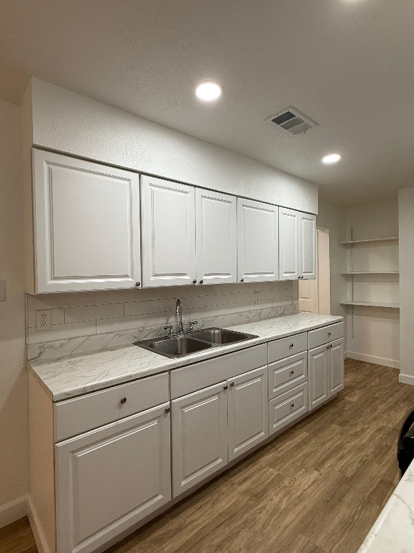 Building Photo - 219 Serna Park