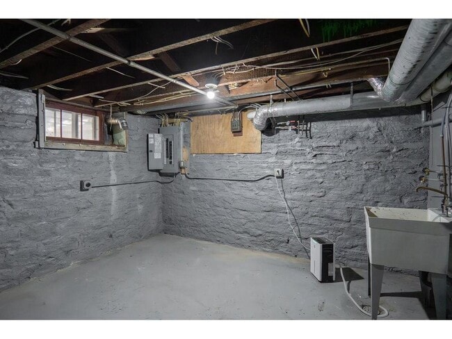 Building Photo - 1606 Concordia Ave