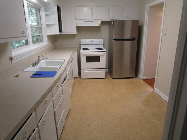 Building Photo - 1147 Enota Cir NE