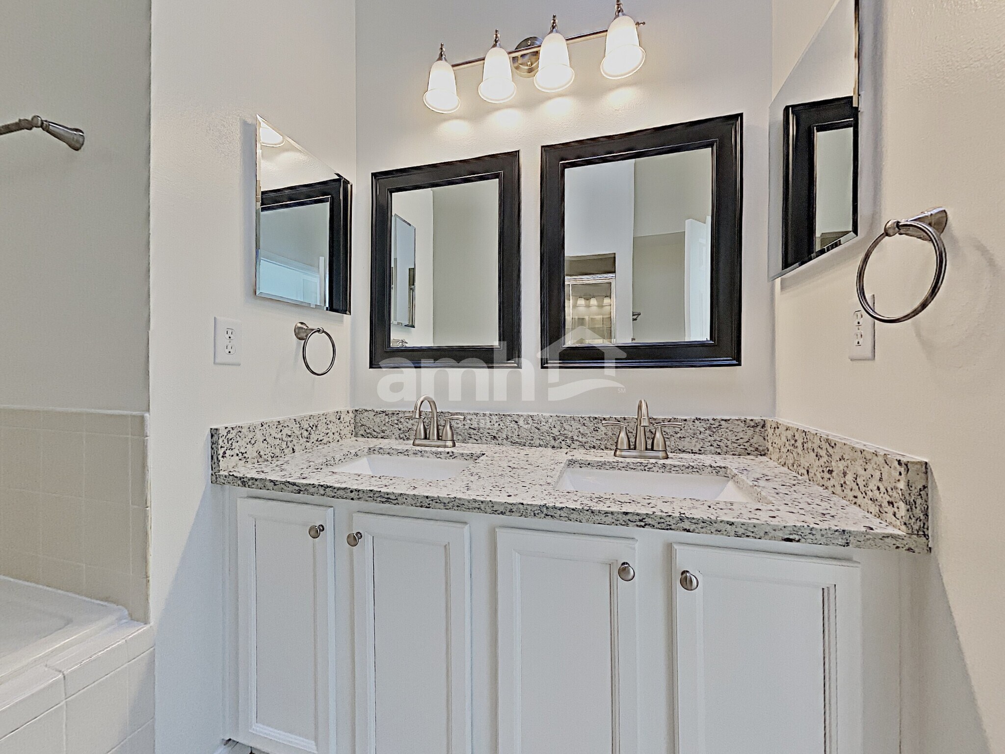 Building Photo - 16041 Bay Vista Dr