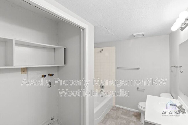 Building Photo - 2360 N 250 W