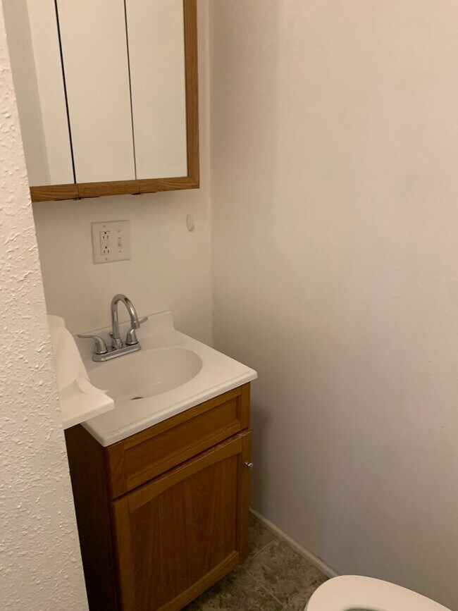 Building Photo - 1118 Shire Ave