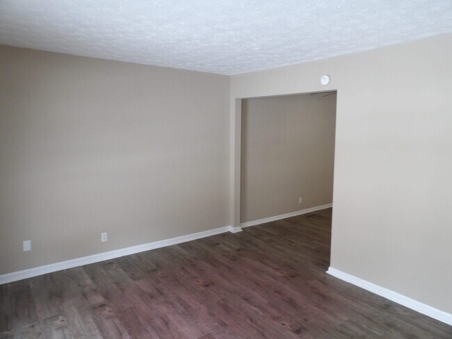 Building Photo - 176 Landings Dr