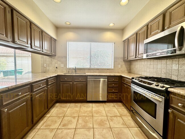 Building Photo - 64427 E Rolling Rock Ct