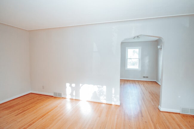 Building Photo - 3518 Almeda Dr