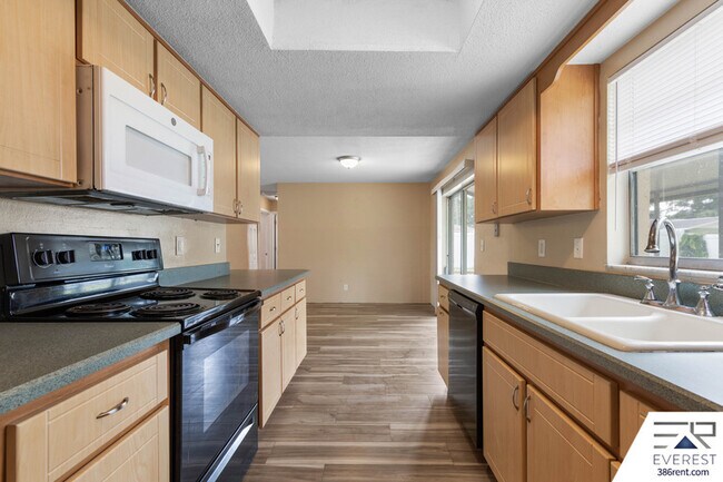 Building Photo - 1706 Western Rd