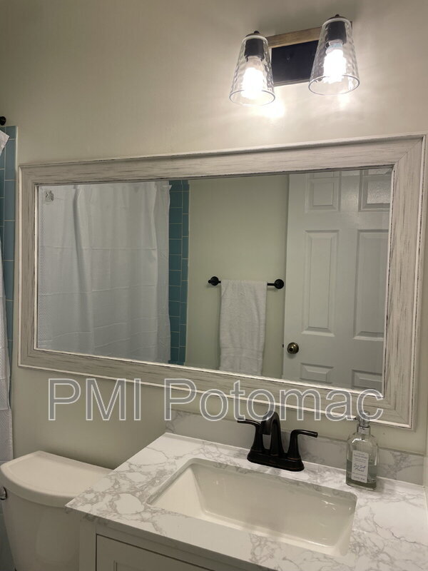 Building Photo - 1917 Agate Dr