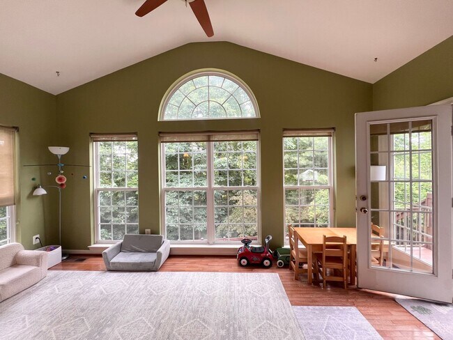 Building Photo - 5920 Nicolet Ct