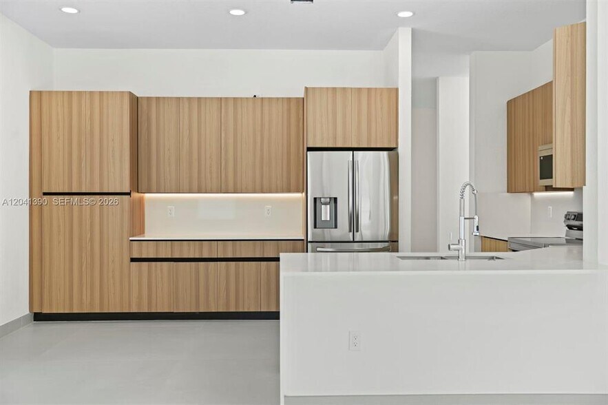 Building Photo - 3040 SW 44th Ct
