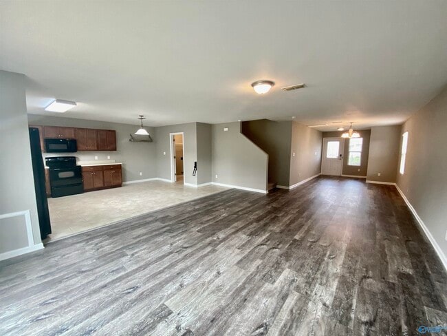 Building Photo - 3129 Lakeland Dr SW