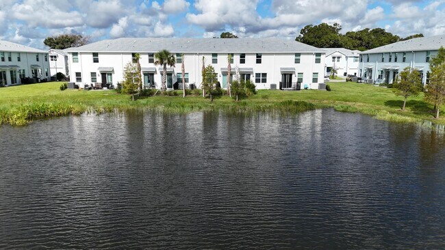 Building Photo - 475 Salisbury Cir