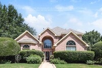 Building Photo - 2121 London Dr