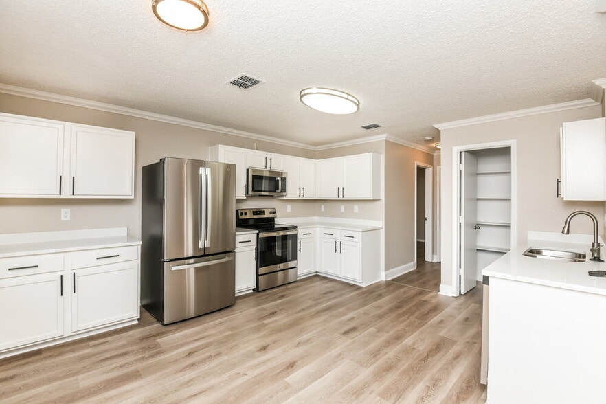 Building Photo - 4308 Meadowknoll Dr