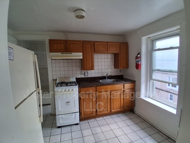 Building Photo - 531 Robeson St