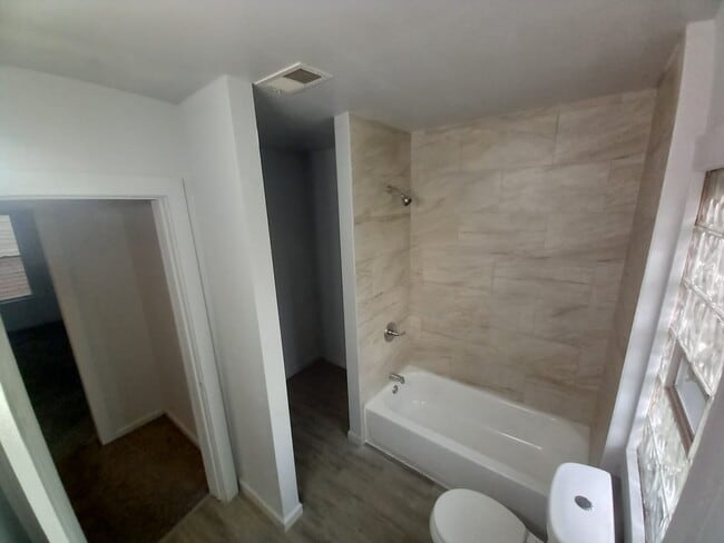 Building Photo - 75 Waverly St