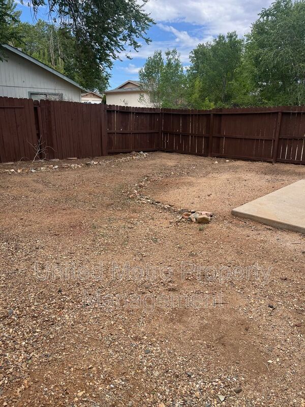 Building Photo - 8360 E. Lakeshore Drive