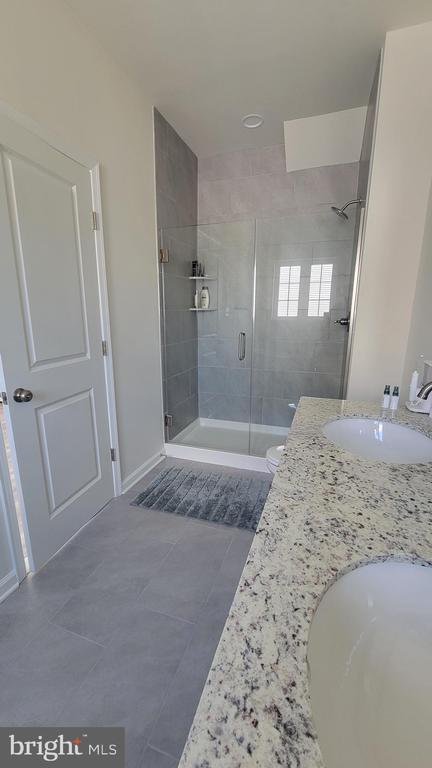 Building Photo - 41 Ways Ln